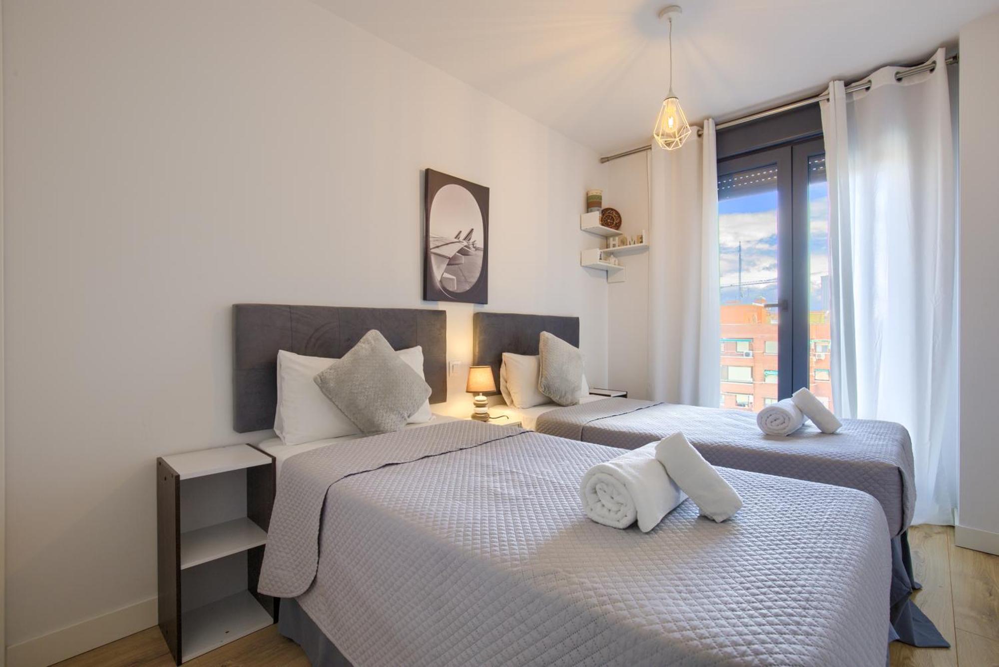 2B2B Deluxe Apartment - Jardines De Cuatro Caminos - Business District - Santiago Bernabeu Madrid Bagian luar foto